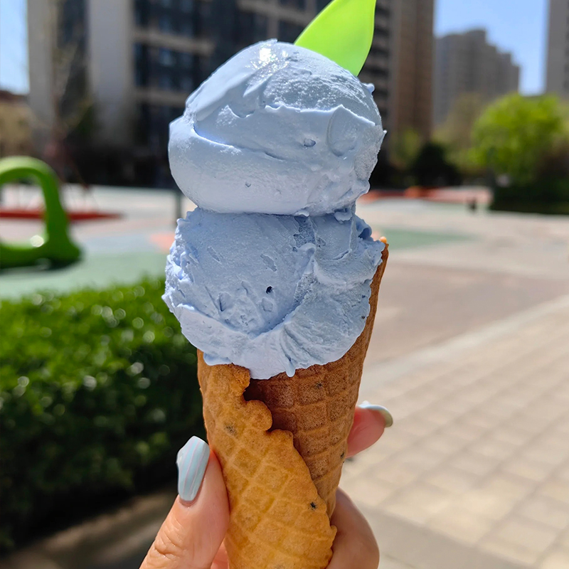 Blue spirulina extract application: ice cream